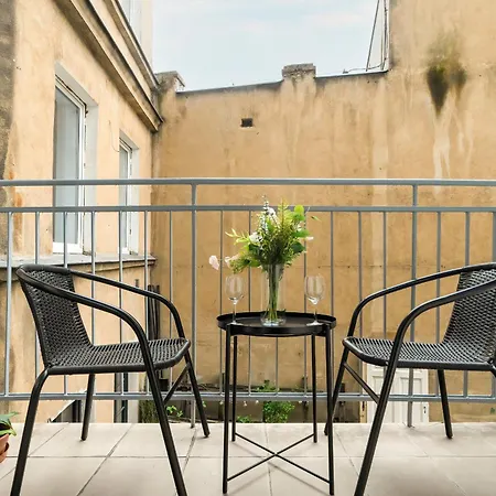 Stylowe I Eleganckie Na Parterze Przy Rynku W Poznaniu By Renters Apartment